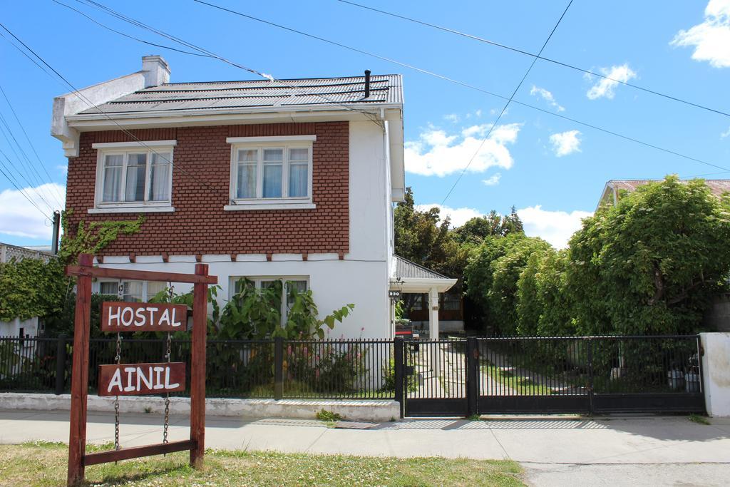Hostal Y Cabanas Ainil Punta Arenas Exterior photo