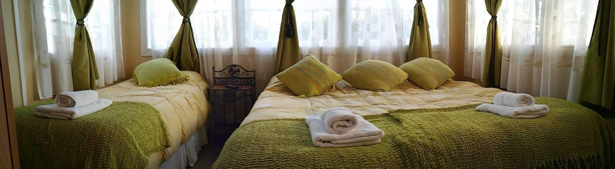 Hostal Y Cabanas Ainil Punta Arenas Exterior photo